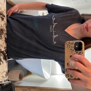 Nhim medium t shirt.